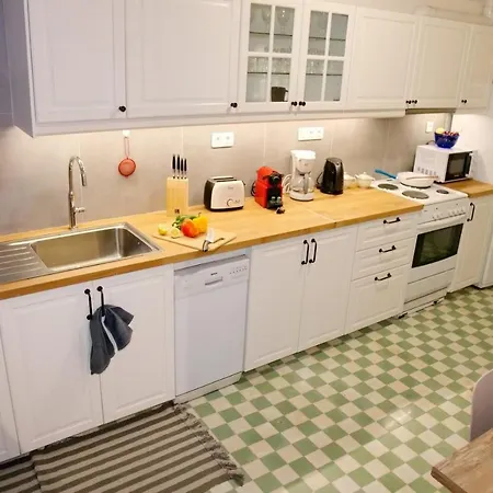 Aroura Neoclassical 3br 2ba Apartment *