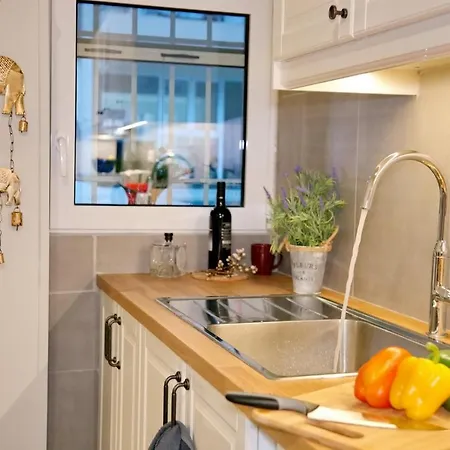 Aroura Neoclassical 3br 2ba Apartment *