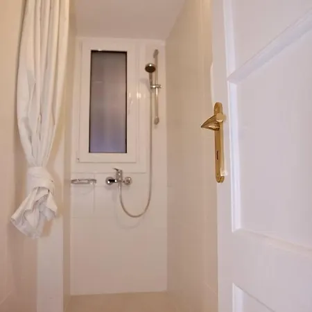 Apartment Aroura Neoclassical 3br 2ba